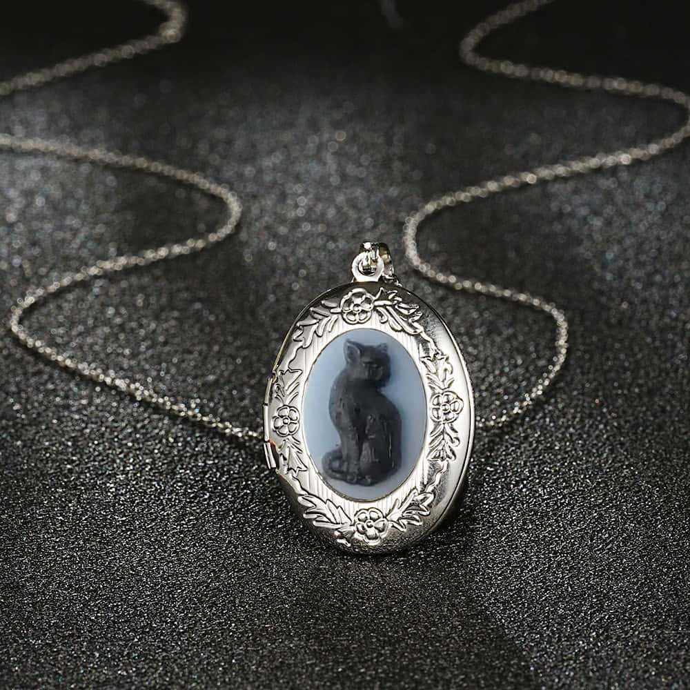 Vintage Cat Pendant Necklaces  - Vintage Fashion Store 评论和价格