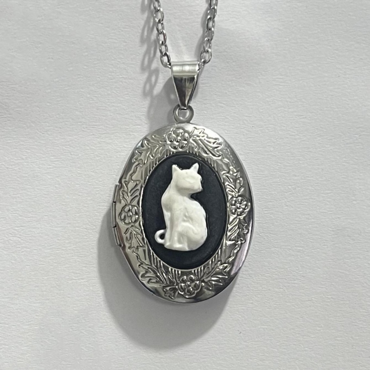 Vintage Cat Pendant Necklaces  - Vintage Fashion Store 评论和价格
